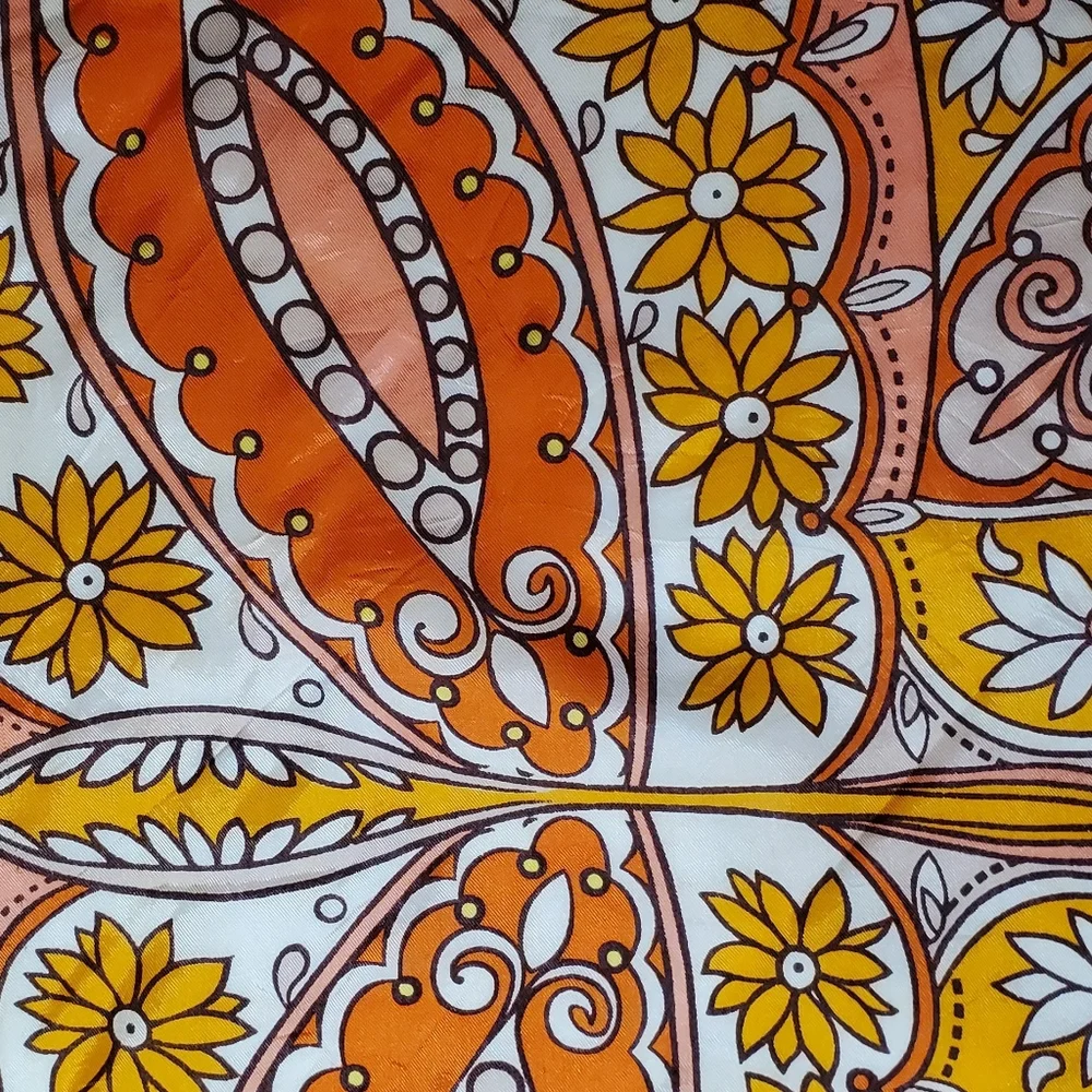 Unique 70s Vintage Dreamy Illustrated Pink Butterfly Graphic Scarf - Picture 2 of 11